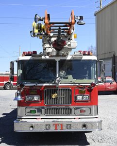 2007 Seagrave 100′ Aerial Ladder