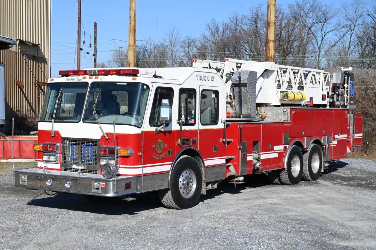 1997 93′ Mid-Mount Aerial Platform