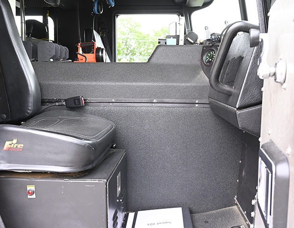 SOLD SOLD SOLD 2003 SEAGRAVE HEAVY DUTY NON WALK-IN EQUIPPED RESCUE full