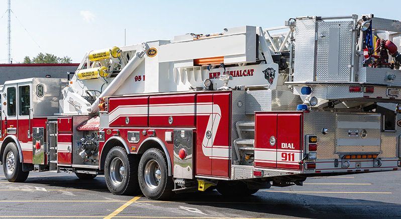 SOLD SOLD SOLD 2005 KME 95′ Mid-Mount Aerial Platform Quint full