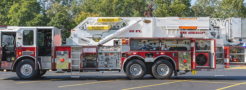 SOLD SOLD SOLD 2005 KME 95′ Mid-Mount Aerial Platform Quint full