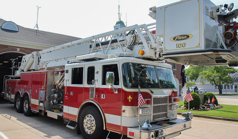 SOLD SOLD SOLD 1999 Pierce 100′ Aerial Platform Quint full