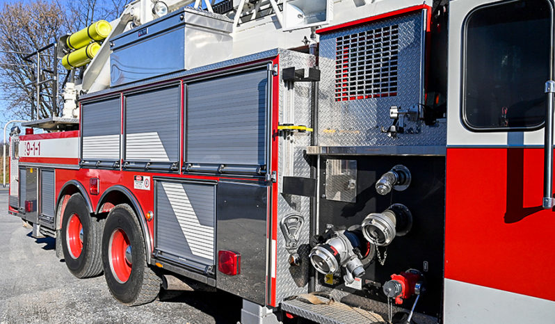 SOLD SOLD SOLD 1994 Pierce 100′ Aerial Platform Quint full