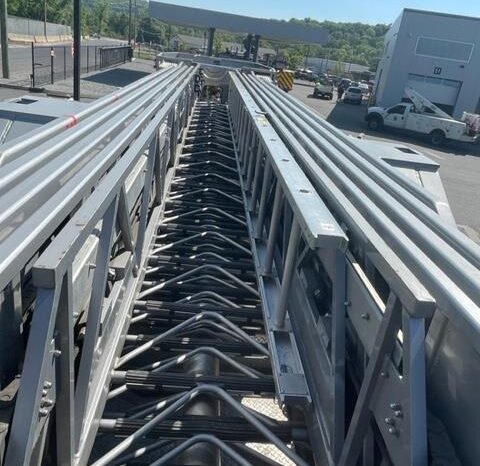 sold sold 2005 LTI 93′ Mid-Mount Aerial Platform full