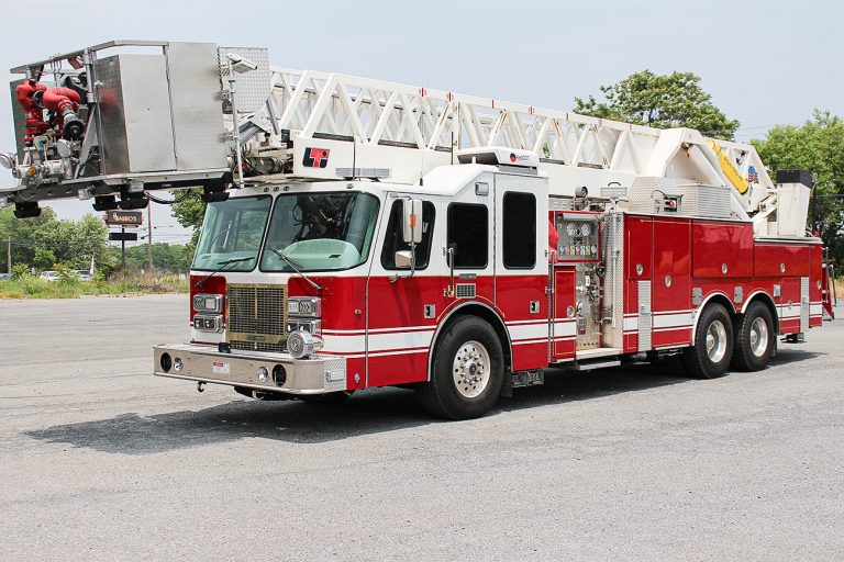 1996 100′ Aerial Platform Quint with 2019 Refurb