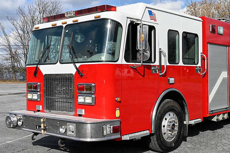 2003 SPARTAN/SVI HEAVY RESCUE WITH PUMP AND CASCADE - Command Fire