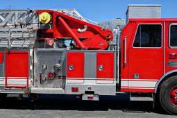 SOLD SOLD SOLD 2008 Sutphen 75′ Midmount Aerial Quint  1750/500 full