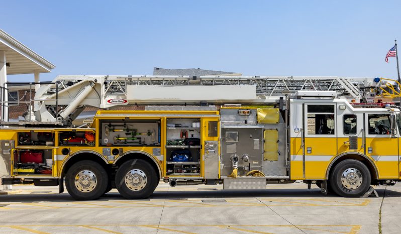 SOLD SOLD SOLD 2002 Pierce 105′  Aerial Quint full