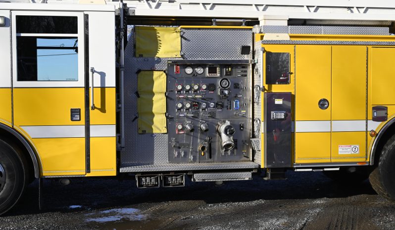 SOLD SOLD SOLD 2002 Pierce 105′  Aerial Quint full