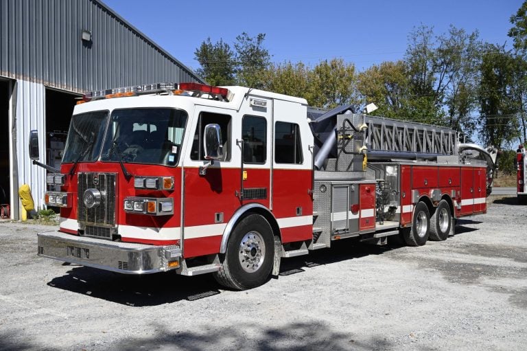 2001 95′ Midmount Platform with Pump
