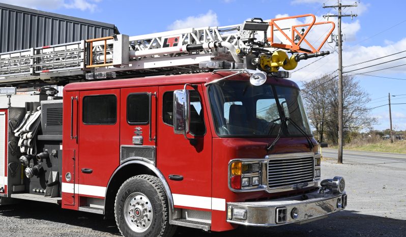 2003 LTI 104′  Aerial Quint full