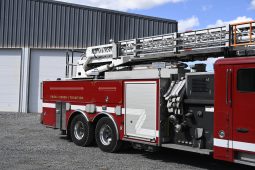 2003 LTI 104′  Aerial Quint full