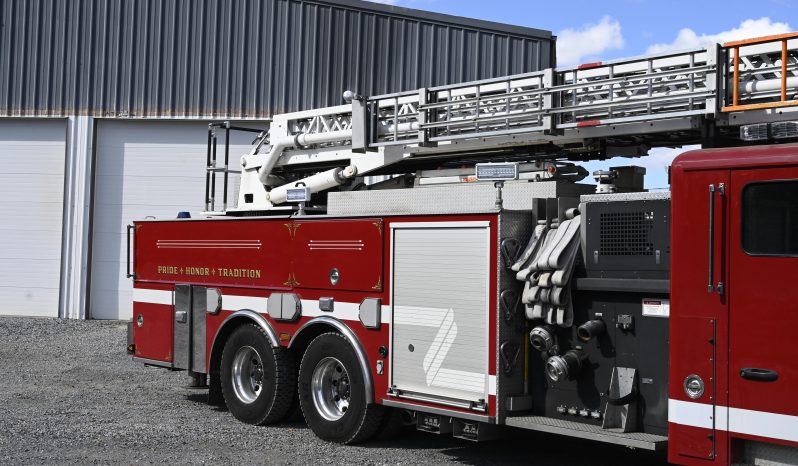 2003 LTI 104′  Aerial Quint full