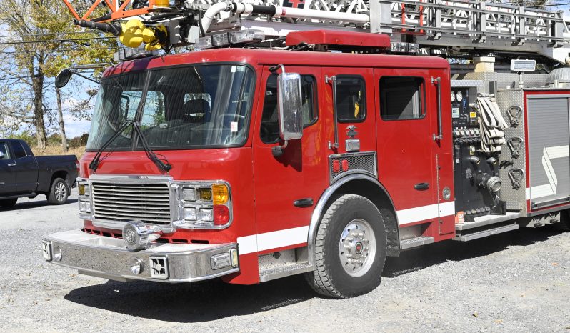 2003 LTI 104′  Aerial Quint full