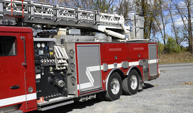 2003 LTI 104′  Aerial Quint full