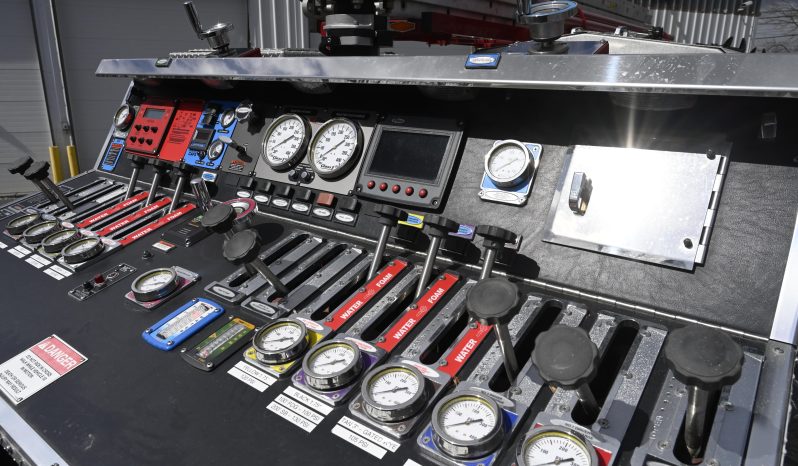 SOLD SOLD SOLD 2007 Pierce 2000/500 Rescue Pumper with Light Tower full