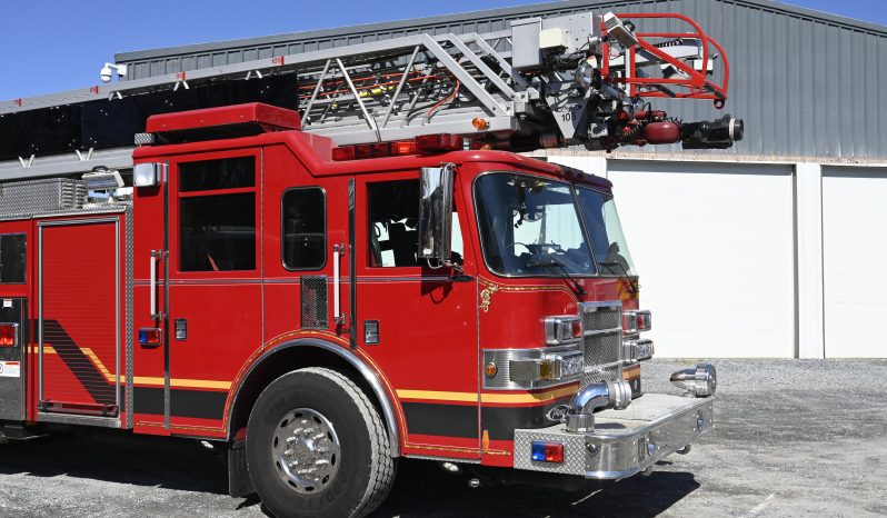 2004 Pierce 105′  Rear Mount Aerial full