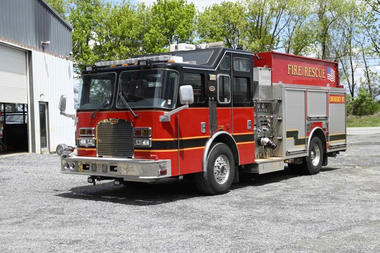 2004 1750/1000 Rural Pumper with Light Tower
