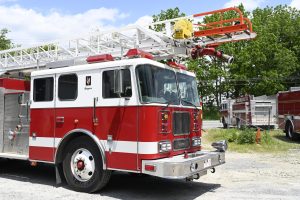 2000 Seagrave 75′ Aerial Quint “Meanstick”