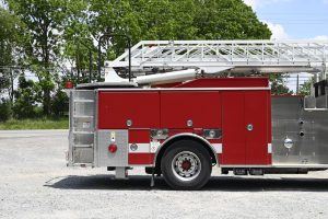 2000 Seagrave 75′ Aerial Quint “Meanstick”