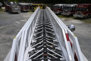 2000 Seagrave 75′ Aerial Quint “Meanstick”