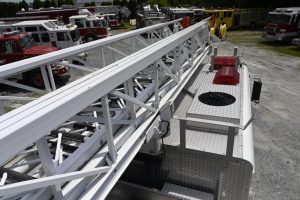 2000 Seagrave 75′ Aerial Quint “Meanstick”