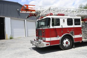 2000 Seagrave 75′ Aerial Quint “Meanstick”