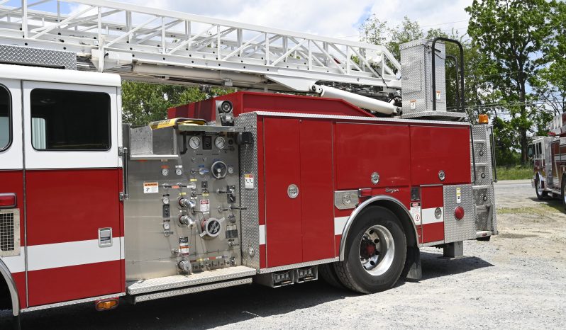 2000 Seagrave 75′ Aerial Quint “Meanstick” full