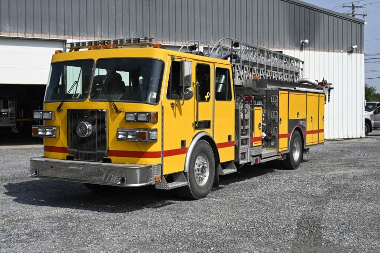 1999 70′ Midmount Platform Quint