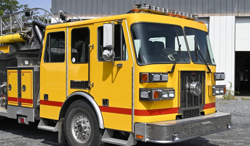 1999 Sutphen 70′ Midmount Platform Quint full
