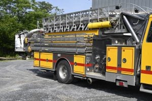 1999 Sutphen 70′ Midmount Platform Quint