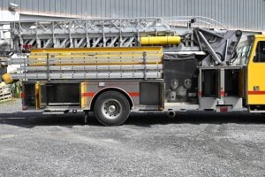 1999 Sutphen 70′ Midmount Platform Quint