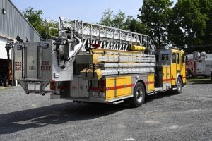 1999 Sutphen 70′ Midmount Platform Quint