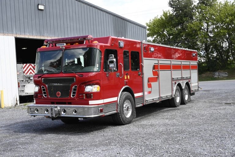 2004 2000/1100 Rescue Pumper With Light Tower