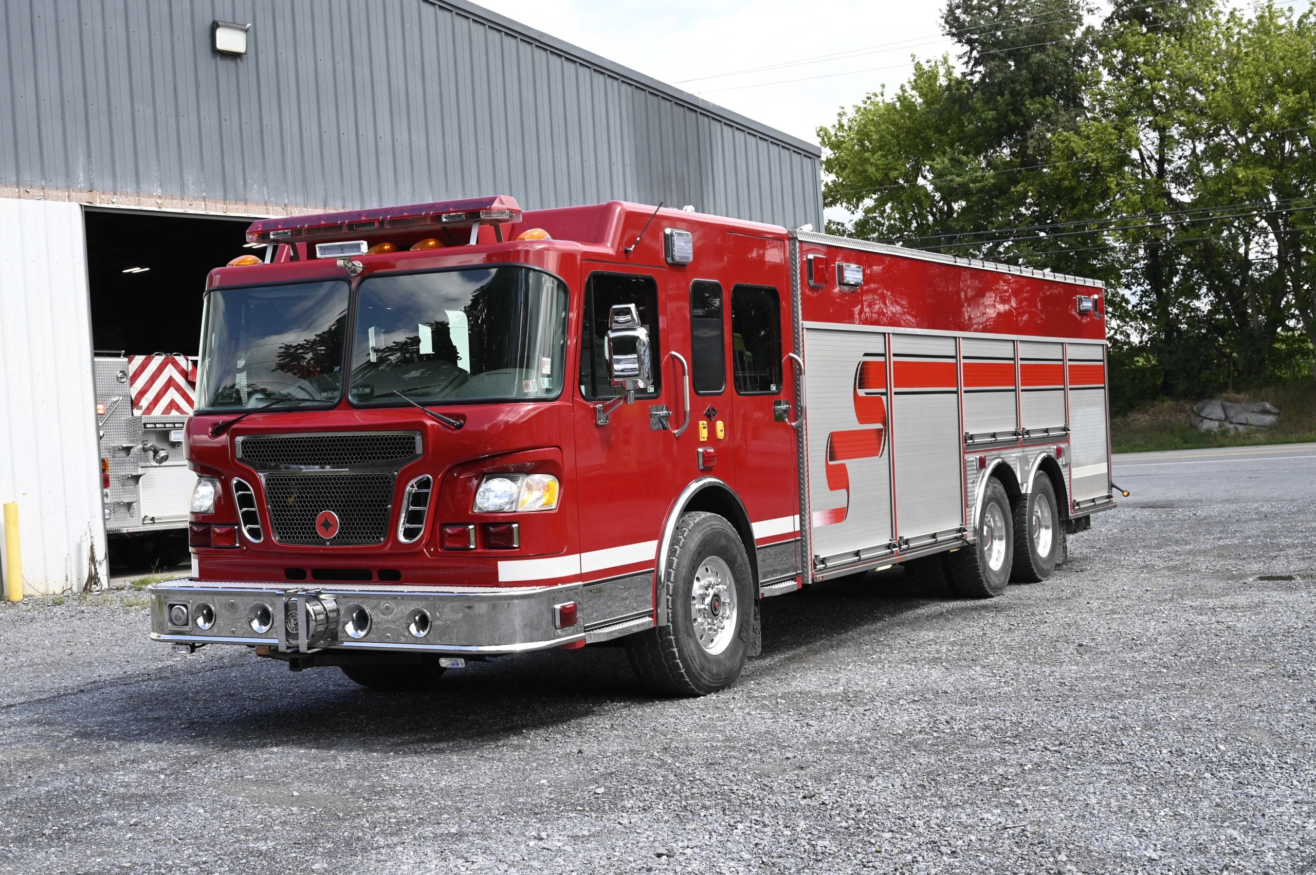 2004 Spartan 2000/1100 Rescue Pumper With Light Tower