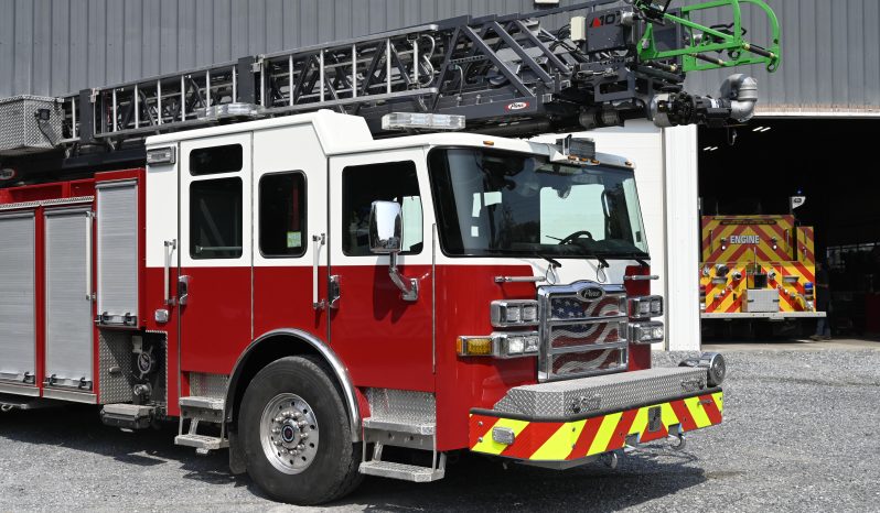 2018 Pierce Enforcer 107′ Aerial Quint full