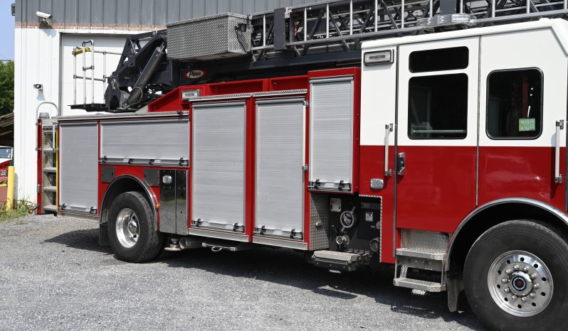 2018 Pierce Enforcer 107′ Aerial Quint full