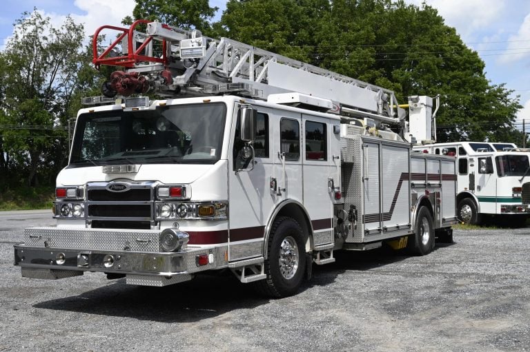 2009 75′ Heavy Duty Aluminum Aerial Quint
