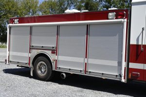 2002 HME Non Walk-In Heavy Rescue with Light Tower and Cascade System