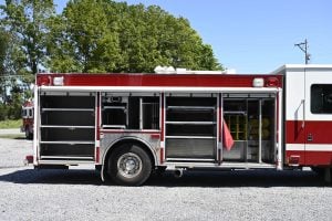 2002 HME Non Walk-In Heavy Rescue with Light Tower and Cascade System