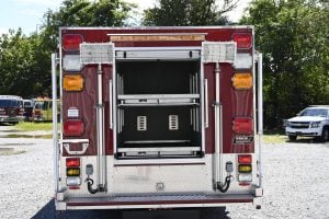 2002 HME Non Walk-In Heavy Rescue with Light Tower and Cascade System