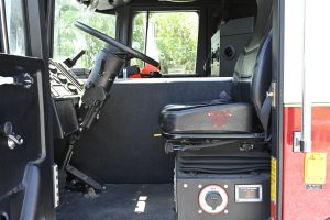 2002 HME Non Walk-In Heavy Rescue with Light Tower and Cascade System