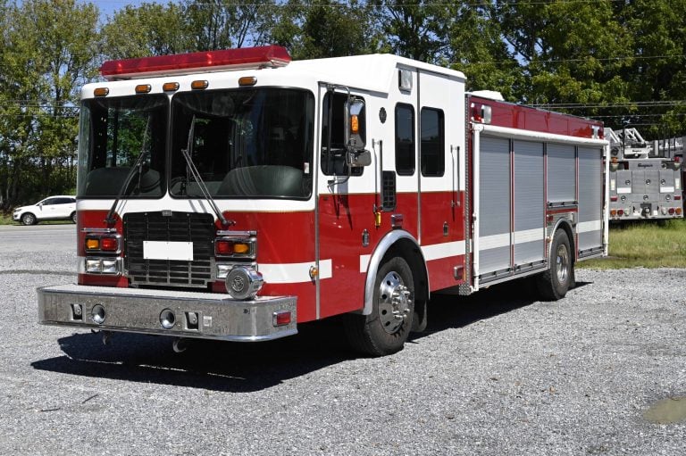 2002 HME Non Walk-In Heavy Rescue with Light Tower and Cascade System