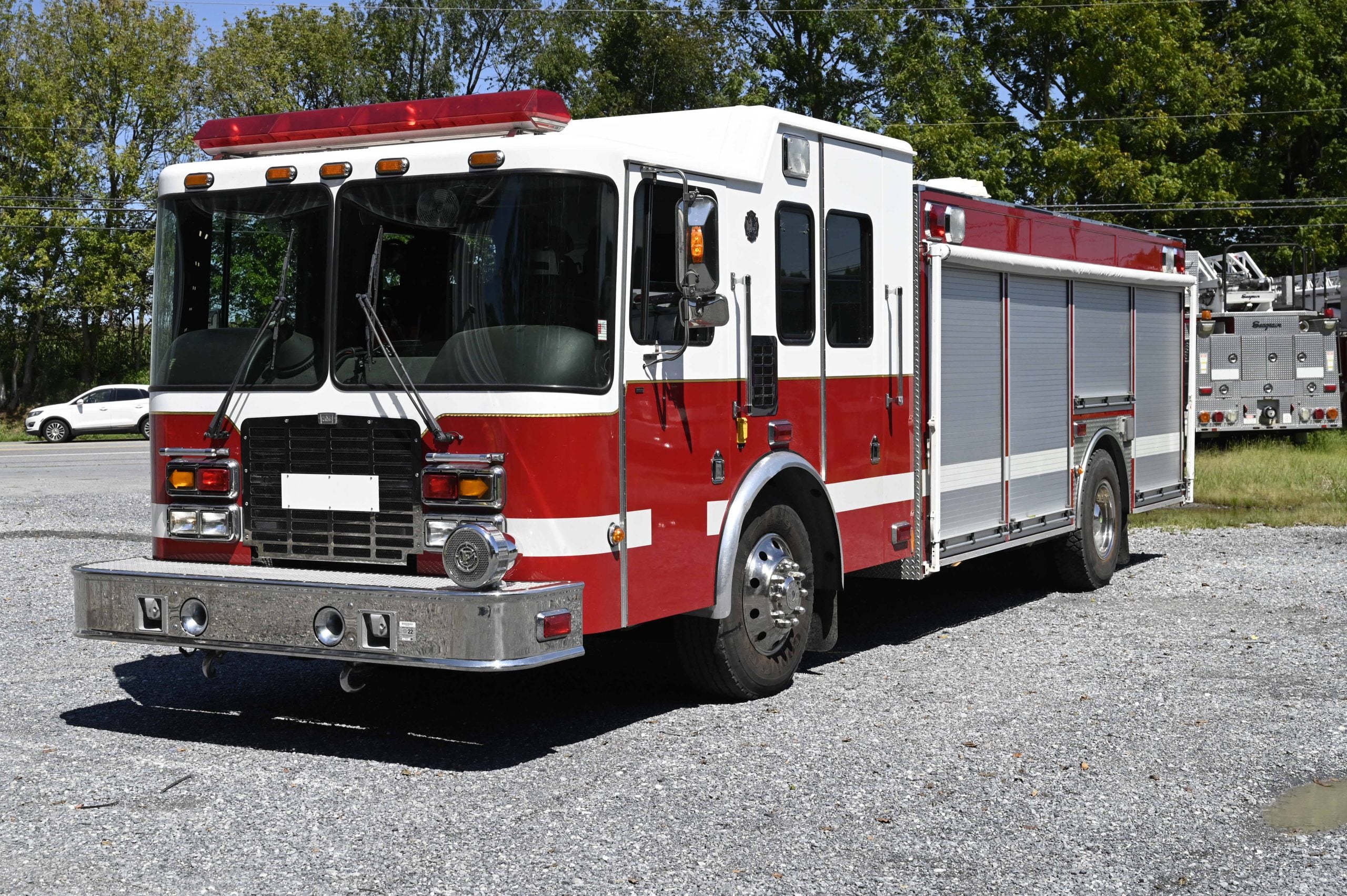 2002 HME Non Walk-In Heavy Rescue with Light Tower and Cascade System
