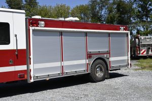 2002 HME Non Walk-In Heavy Rescue with Light Tower and Cascade System