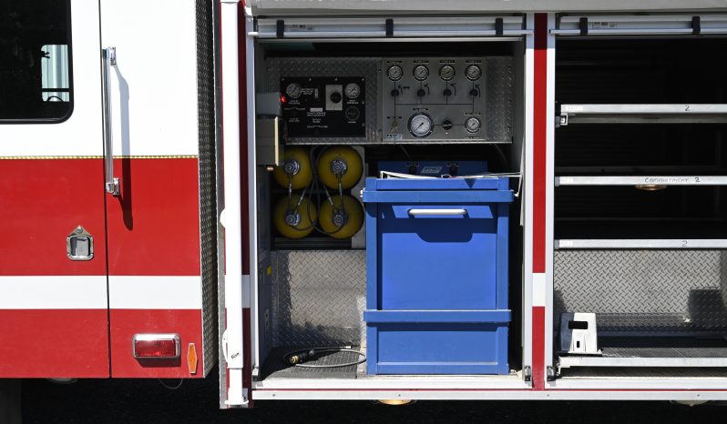2002 HME Non Walk-In Heavy Rescue with Light Tower and Cascade System full