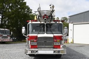2005 E-One 75′ HP Aluminum Aerial Quint