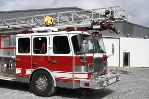 2005 E-One 75′ HP Aluminum Aerial Quint