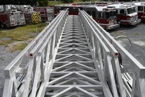 2005 E-One 75′ HP Aluminum Aerial Quint