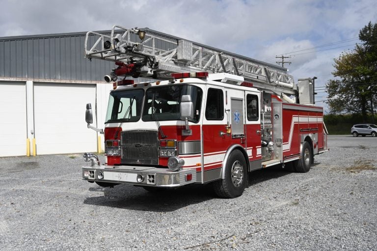 2005 E-One 75′ HP Aluminum Aerial Quint